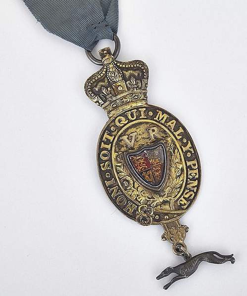 Queens messenger badge 1845